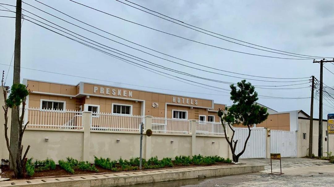 Presken Kuramo Waters Hotel Lagos Exterior photo